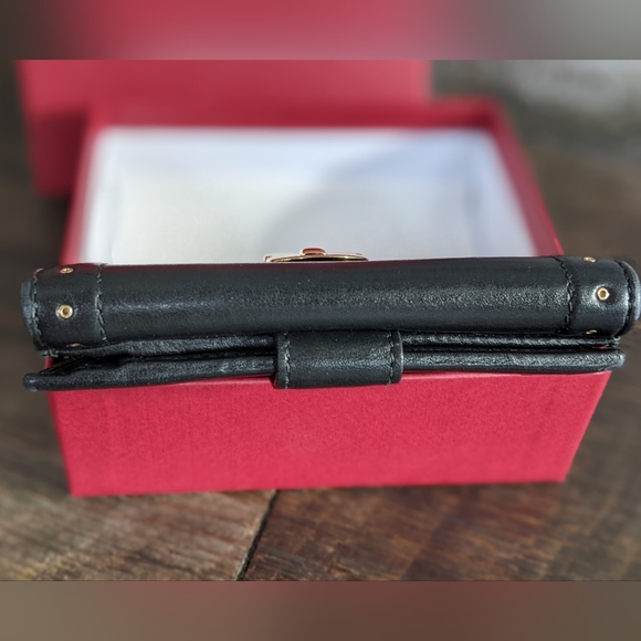 ⚡SOLD⚡Salvatore Ferragamo Leather Bifold Wallet w. Grommets + Scallop Edge - Picture 10 of 16